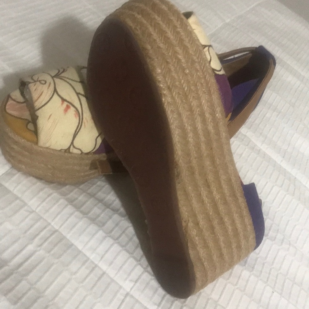 Shoes - Picture 2 of 4